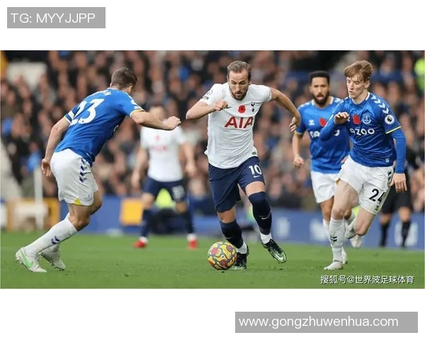 足球狼队新赛季展望:重塑辉煌的挑战与机遇分析 足球狼队新赛季展望:重塑辉煌的挑战与机遇分析